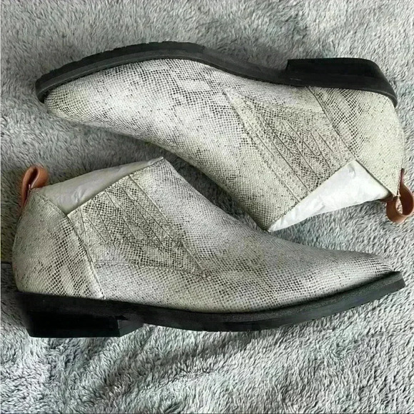 Gentle Souls by Kenneth Cole Neptune Bootie Size 6.5M NIB - Picture 6 of 11